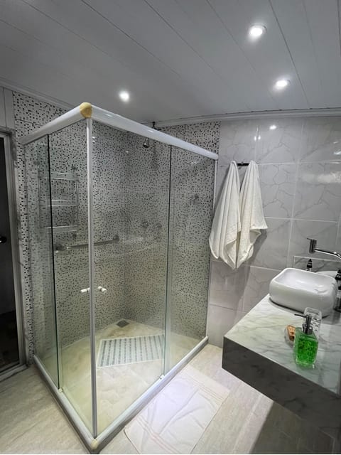 Master Sea View Suite, Photo 4 of 8