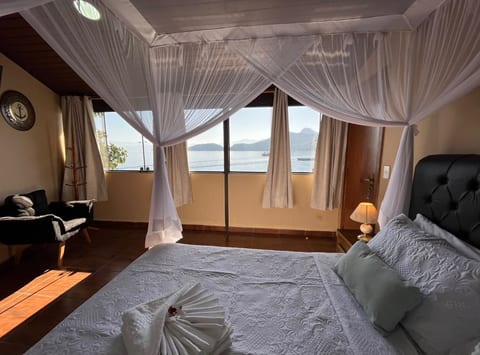 Master Sea View Suite, Photo 1 of 8